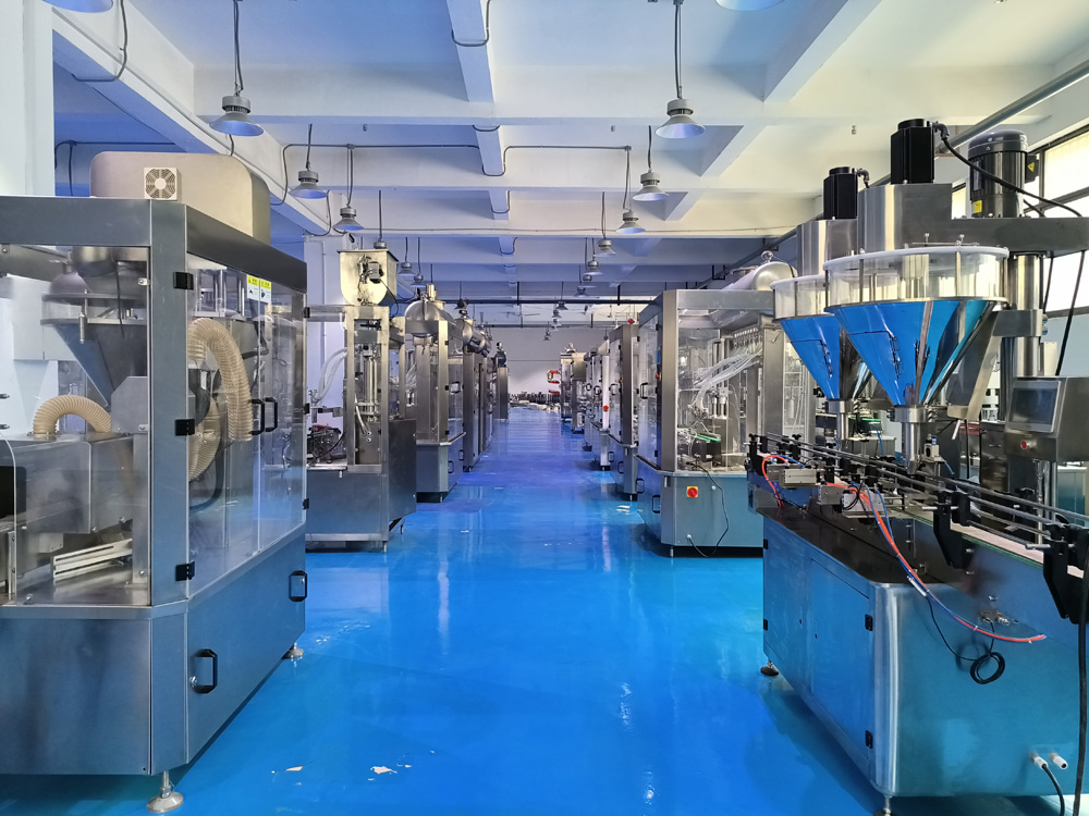 全自動(dòng)粉劑灌裝機(jī)、液體灌裝機(jī)車(chē)間