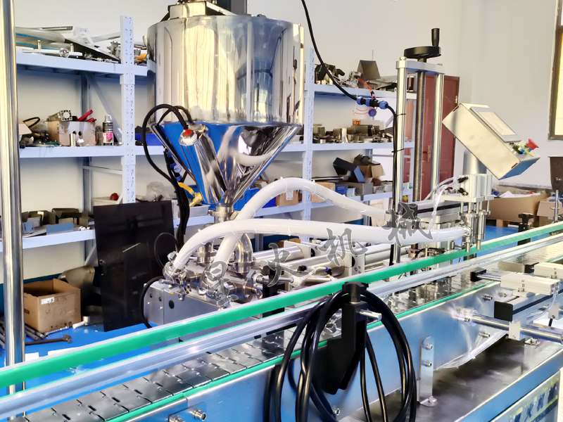 南京小型寵物藥膏生產(chǎn)廠家該單頭灌裝機還是雙頭灌裝機？