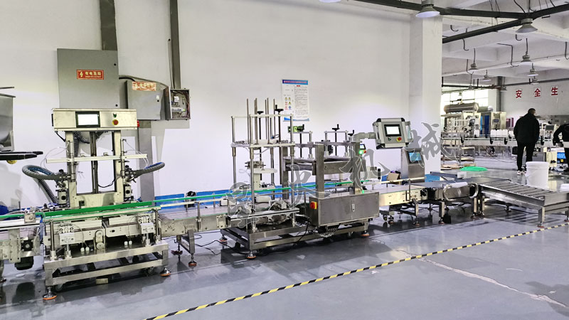 南京星火包裝機械的15L液體水溶肥稱重灌裝機更適合哪個行業(yè)？