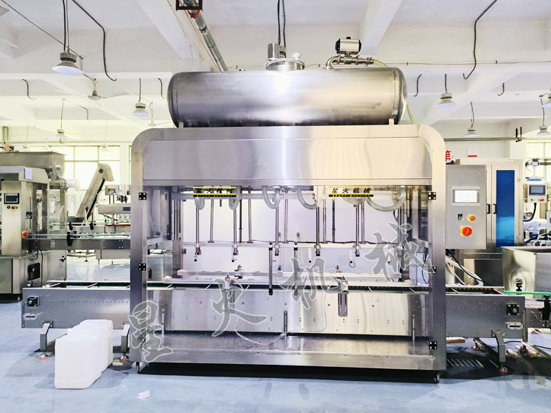 淺談在25公斤化工液體生產(chǎn)線中大型液體稱重灌裝機的發(fā)展前景