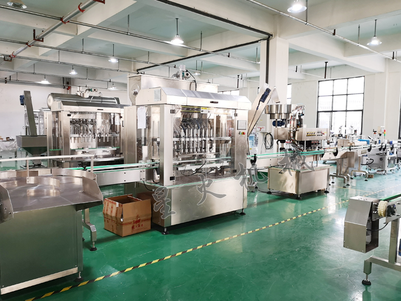 八頭顆粒醬料全自動(dòng)灌裝機(jī)生產(chǎn)線(xiàn)有哪些突出特征？